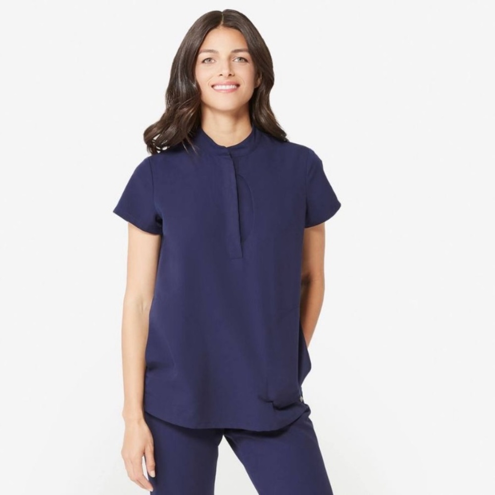 NWOT FIGS Pali crescent top Navy